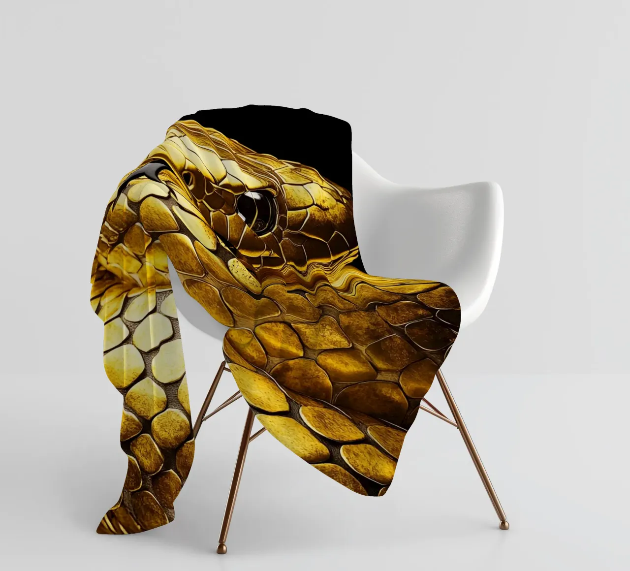 Serpente d'oro con lingua biforcuta coperta in pile da Autofocus