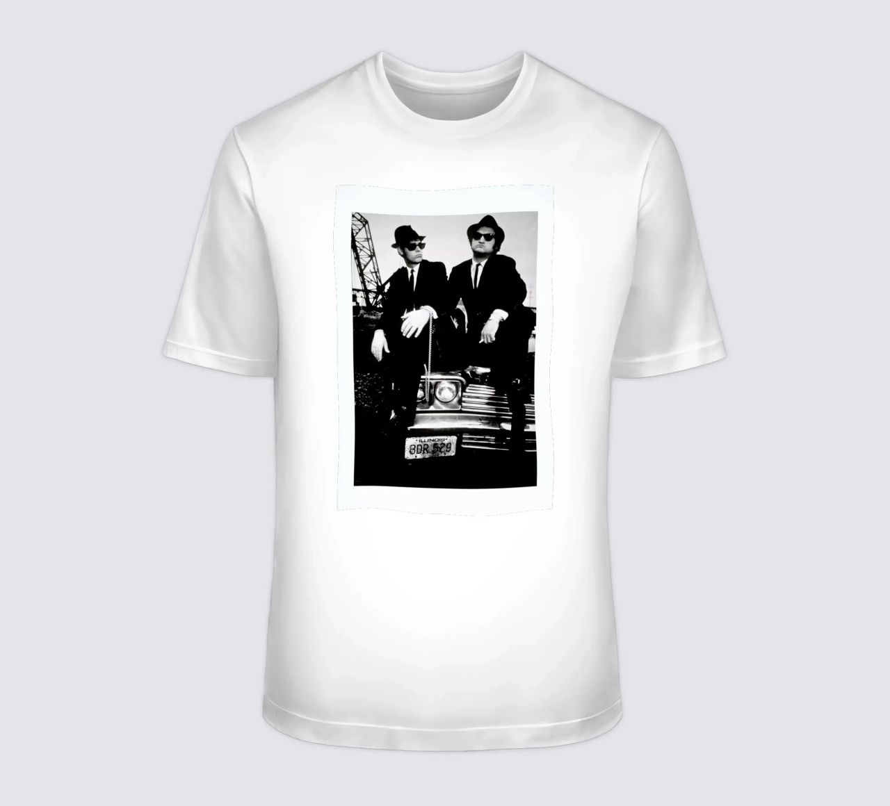Dan Akroyd and John Belushi in Blues Brothes, 1980 camiseta de Gallery Print and Art Limited