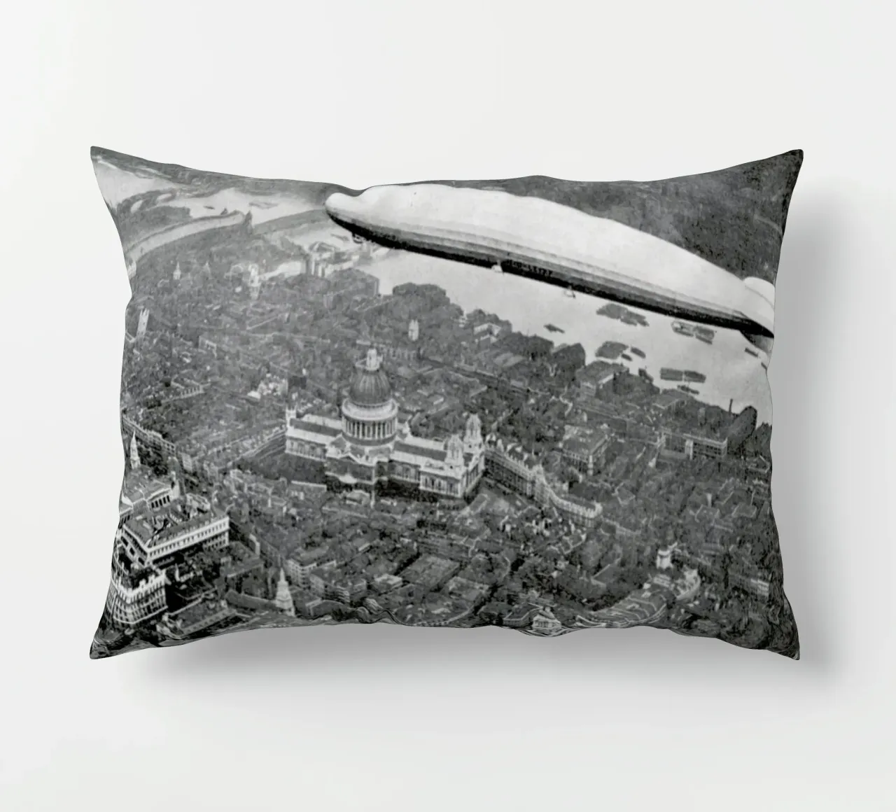 The airship Graf Zeppelin over London, 1931 cuscino da Gallery Print and Art Limited