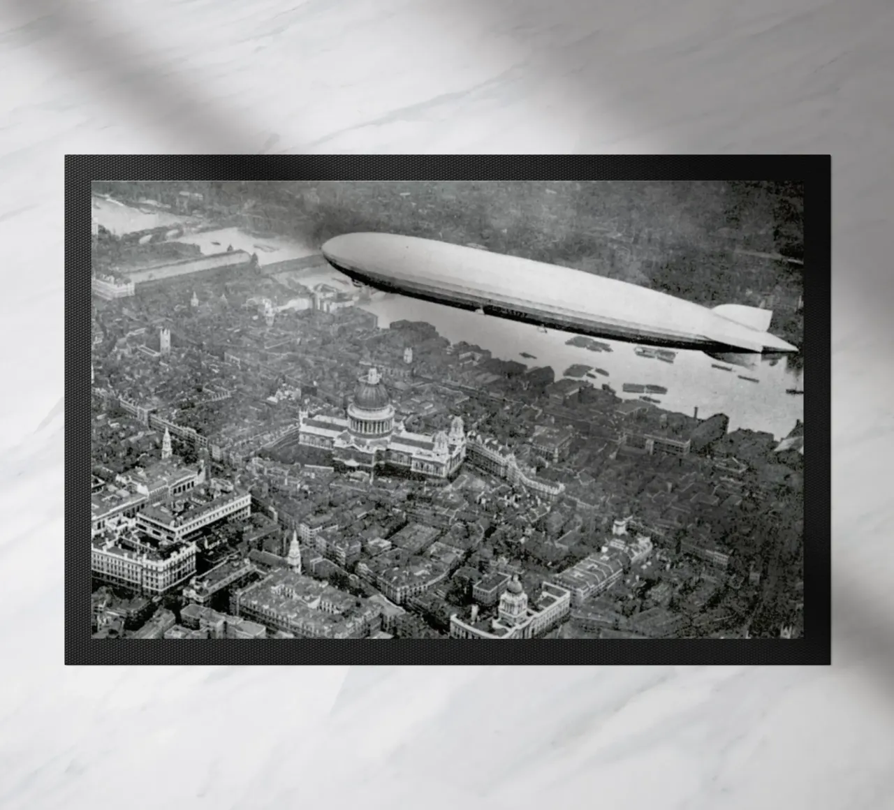 The airship Graf Zeppelin over London, 1931 zerbino da Gallery Print and Art Limited