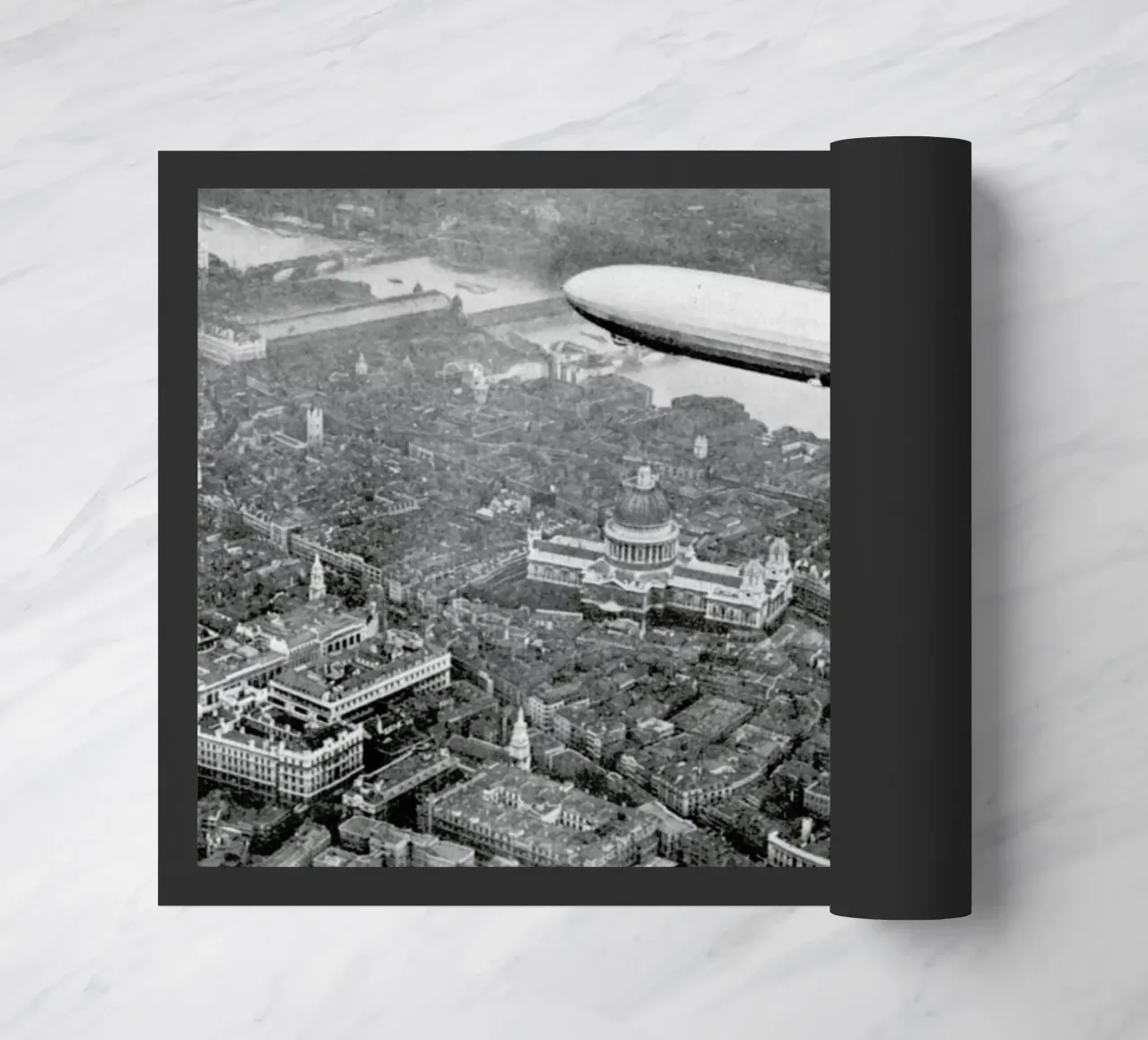 The airship Graf Zeppelin over London, 1931 zerbino da Gallery Print and Art Limited