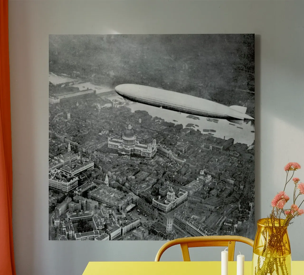 The airship Graf Zeppelin over London, 1931 tela con Cornice a cassetta da Gallery Print and Art Limited