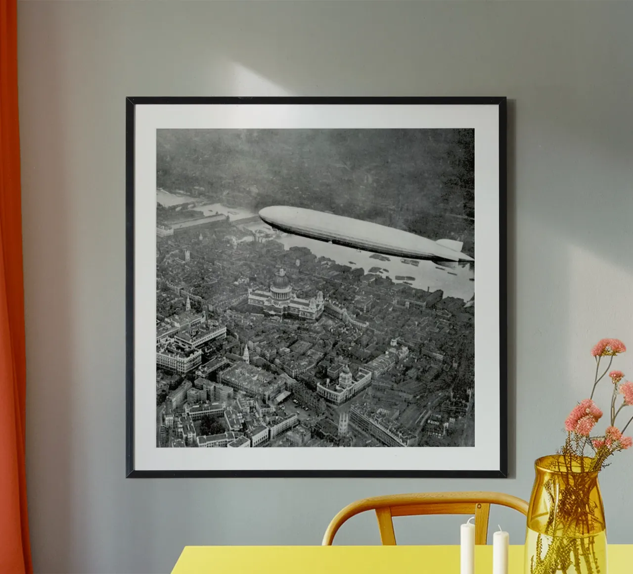 The airship Graf Zeppelin over London, 1931 poster da Gallery Print and Art Limited