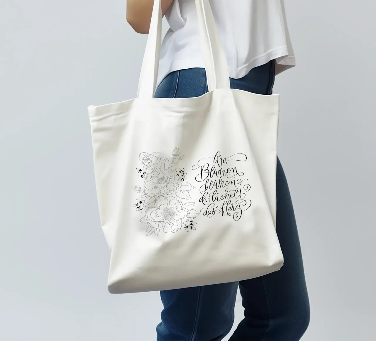 Dove sbocciano i fiori, il cuore sorride. Fiori. Calligrafia borsa in juta da CalliLetters