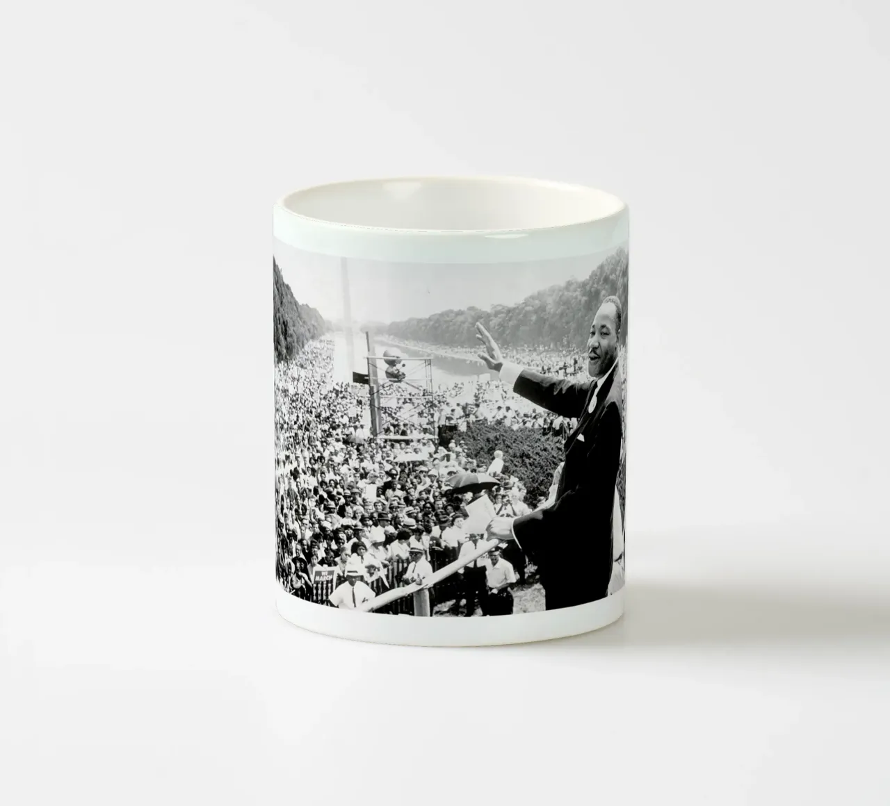 Martin Luther King, 1968 tazza in ceramica da Gallery Print and Art Limited