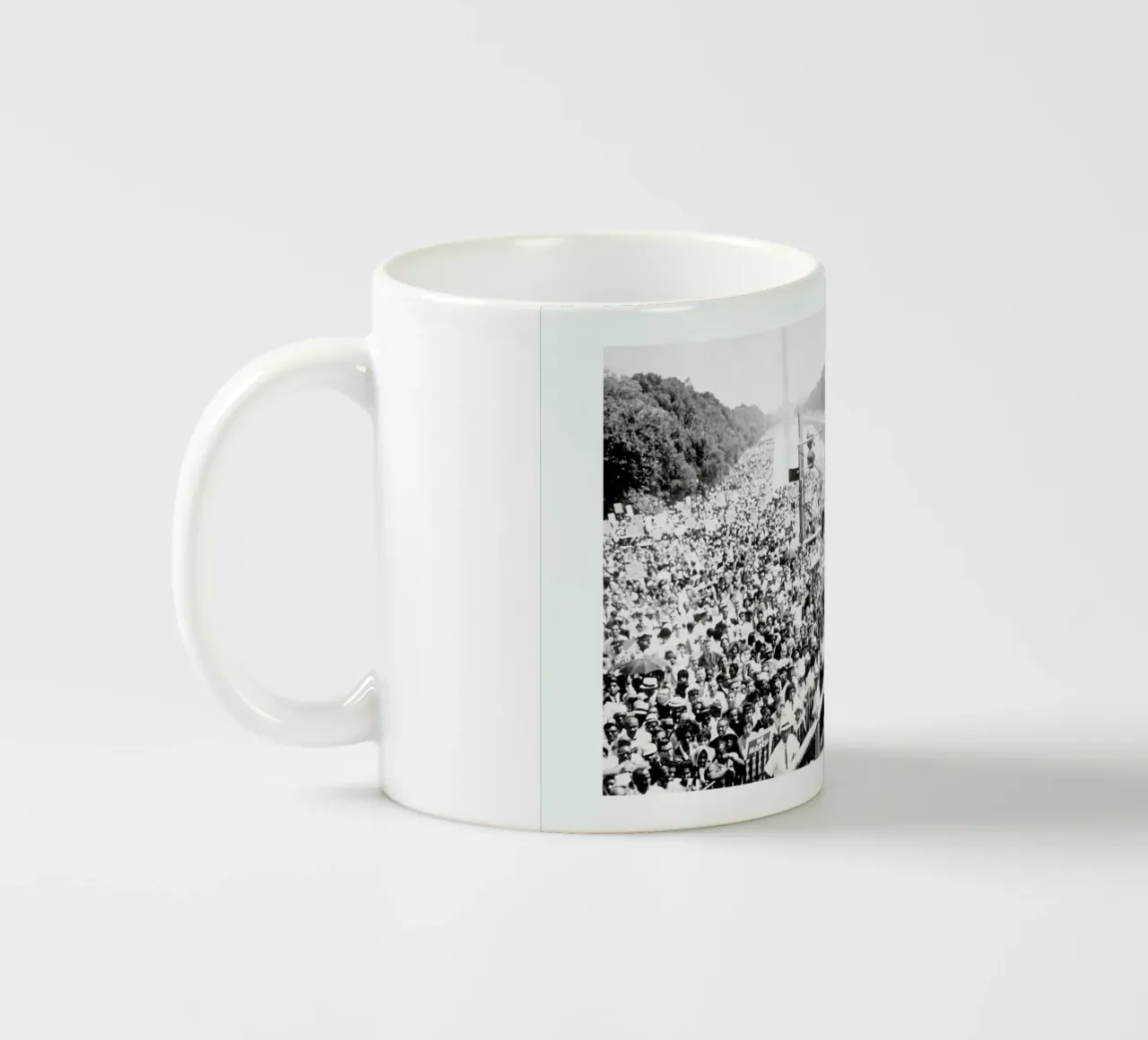 Martin Luther King, 1968 tazza in ceramica da Gallery Print and Art Limited