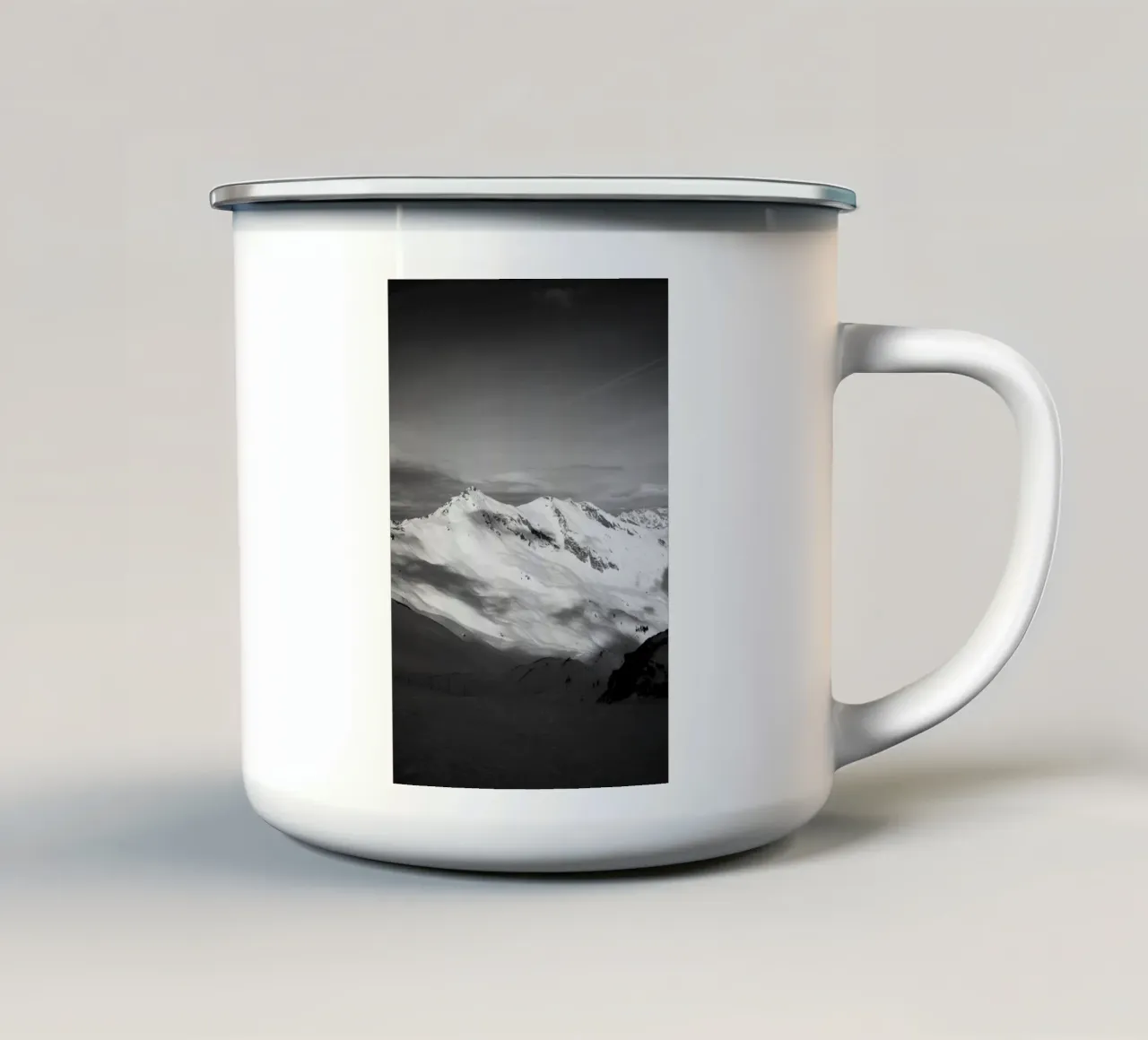 Black and White Alps tazza in smalto da Sebastian Hilgetag