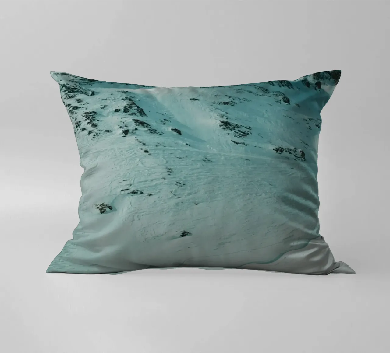 Clouds and Snow cuscino da Sebastian Hilgetag