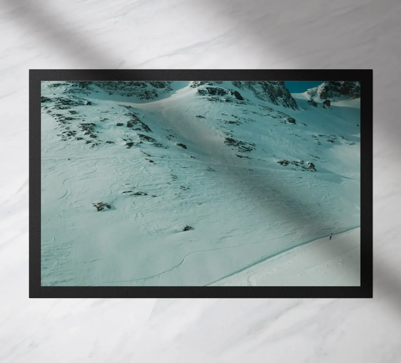 Clouds and Snow felpudo de Sebastian Hilgetag