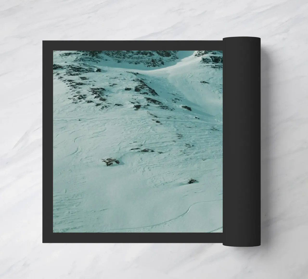 Clouds and Snow felpudo de Sebastian Hilgetag