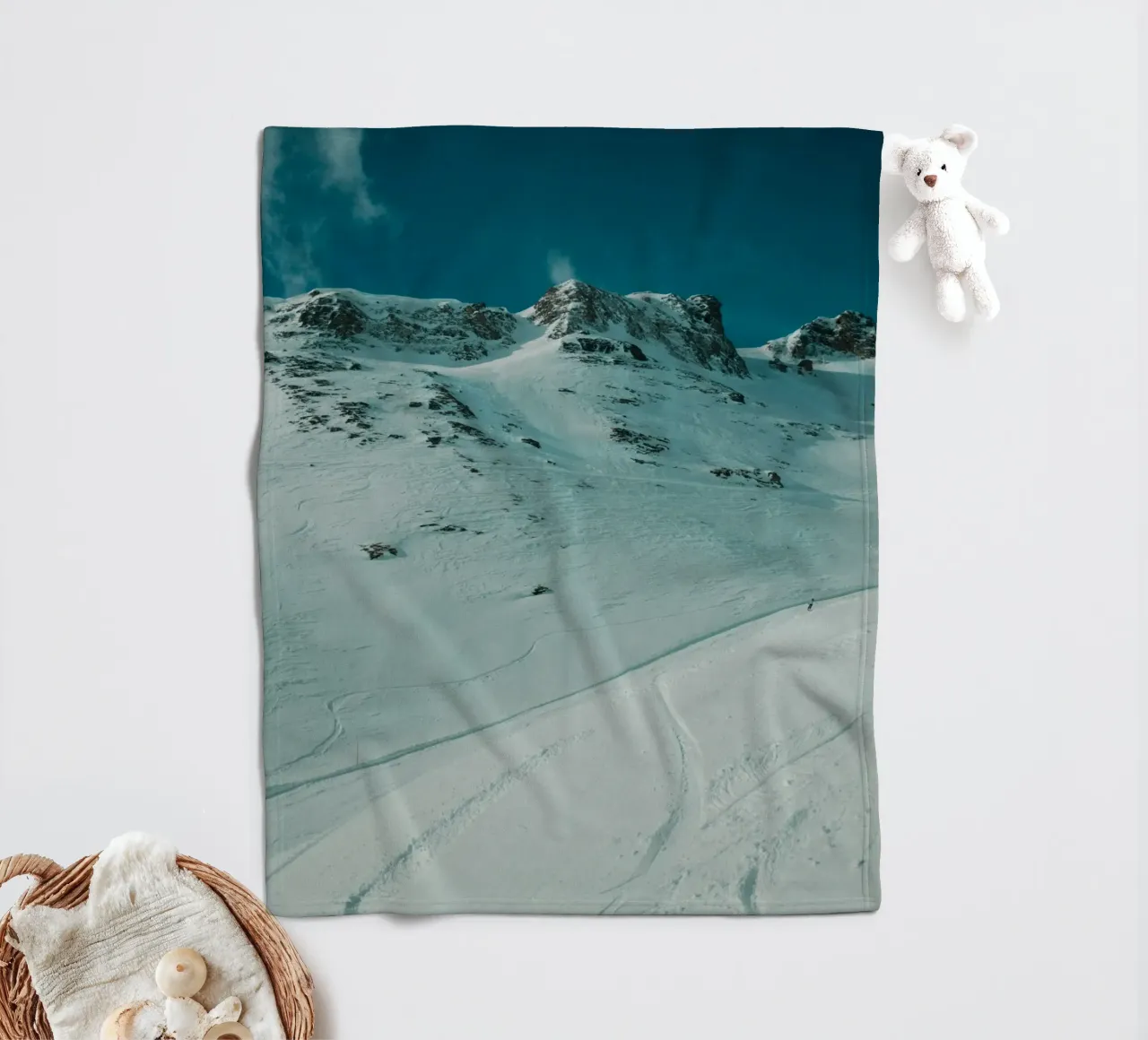 Clouds and Snow coperta in pile da Sebastian Hilgetag