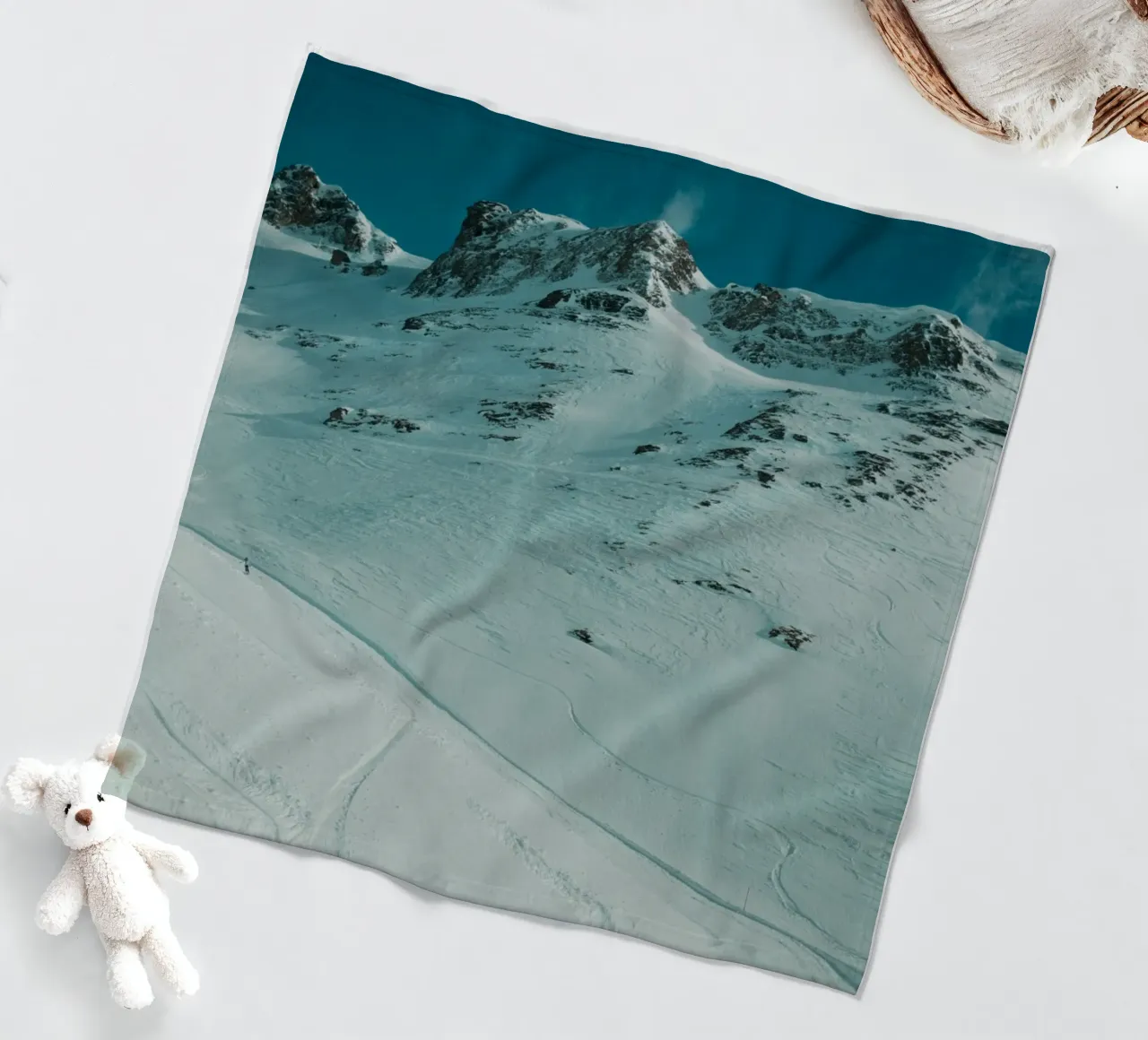 Clouds and Snow coperta in pile da Sebastian Hilgetag