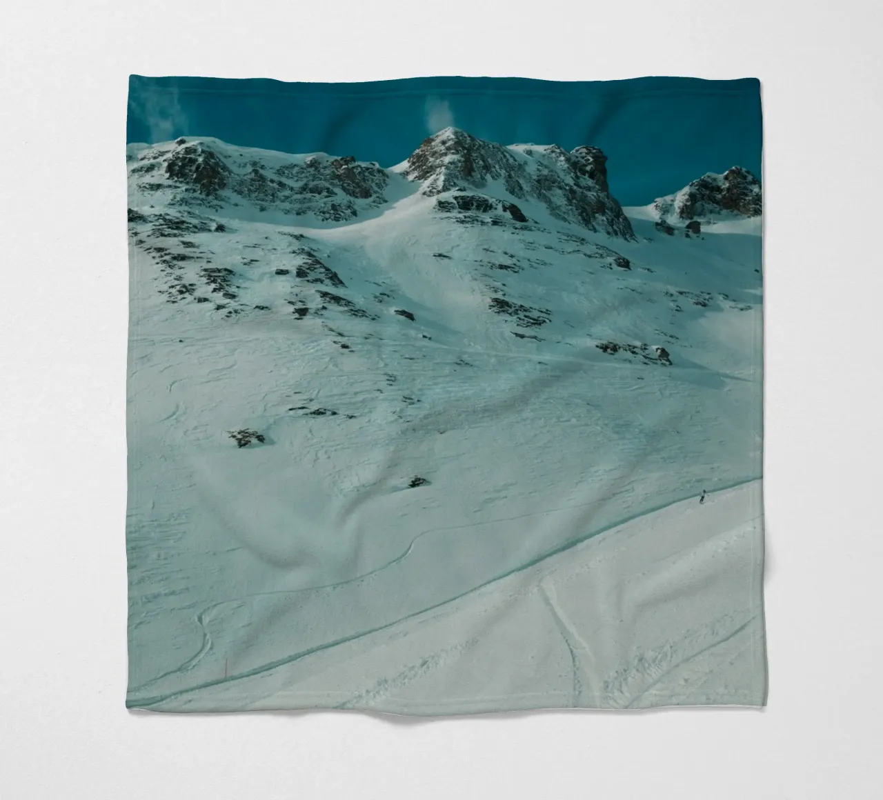 Clouds and Snow coperta in pile da Sebastian Hilgetag