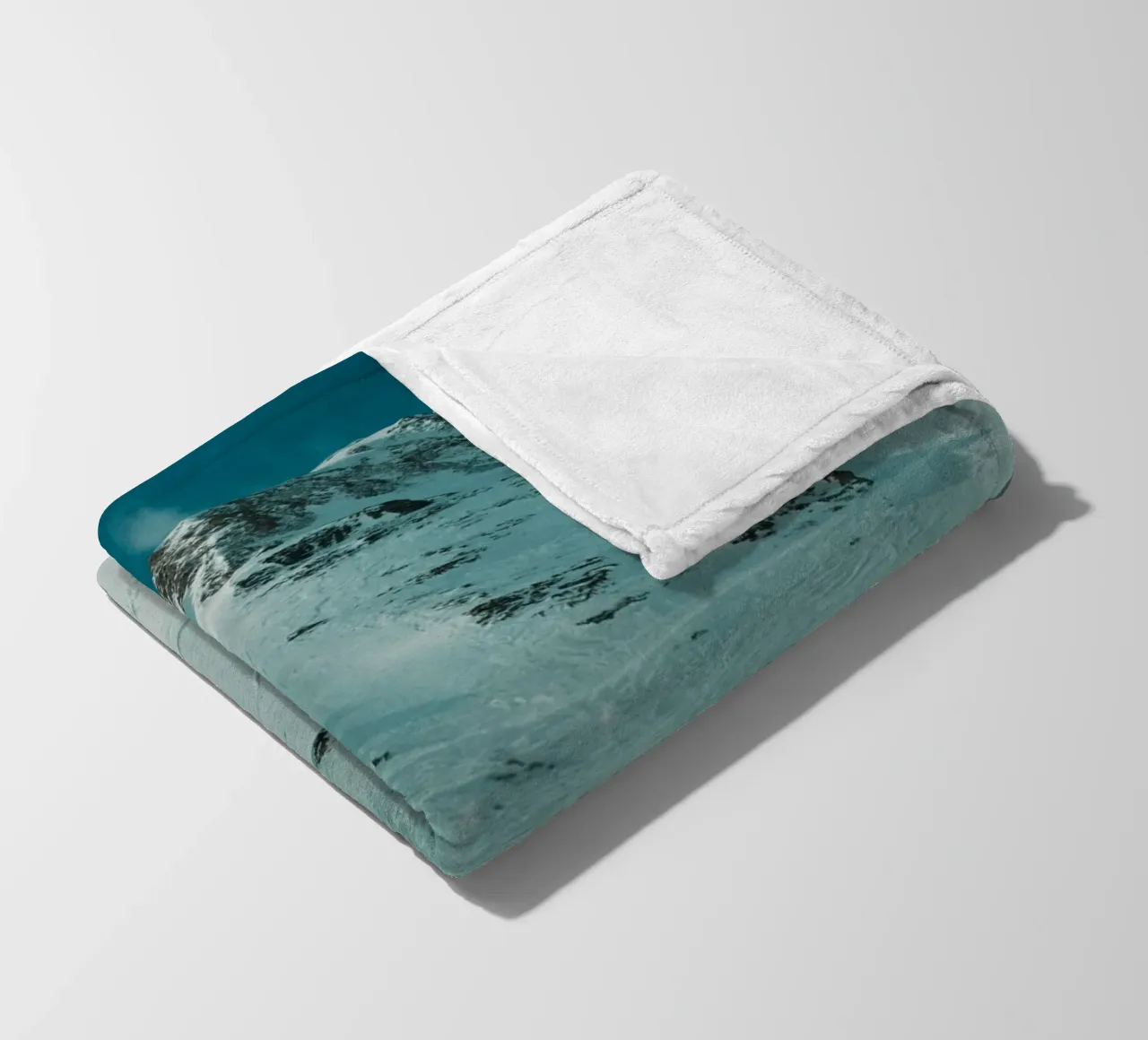 Clouds and Snow coperta in pile da Sebastian Hilgetag
