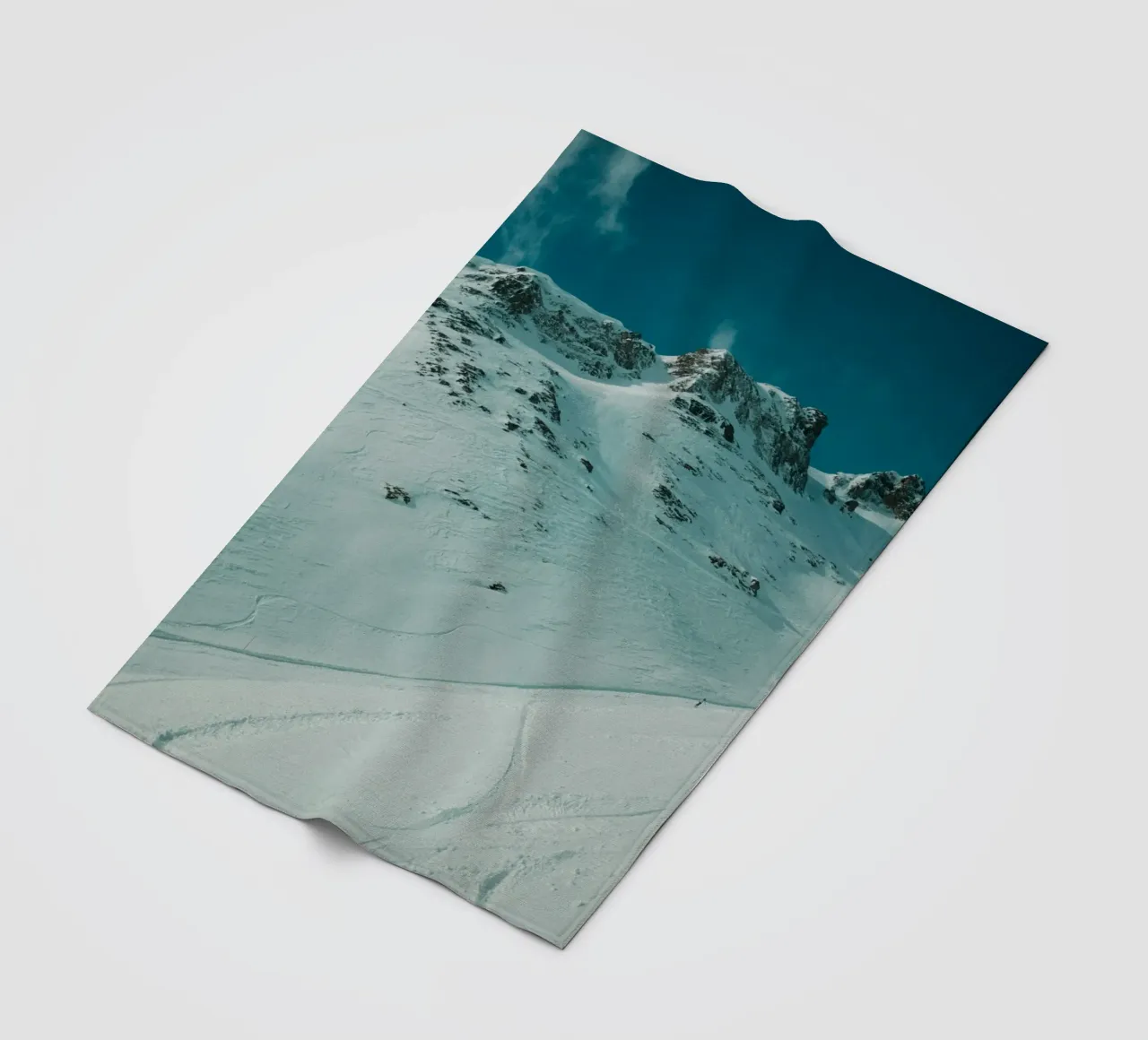 Clouds and Snow coperta in pile da Sebastian Hilgetag