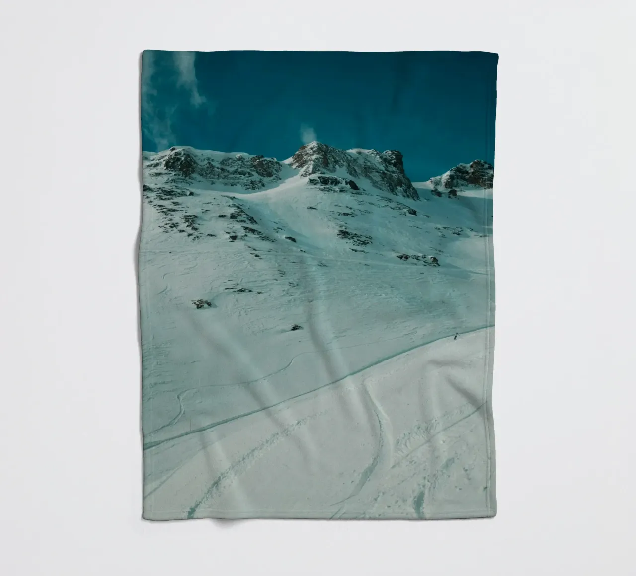 Clouds and Snow coperta in pile da Sebastian Hilgetag