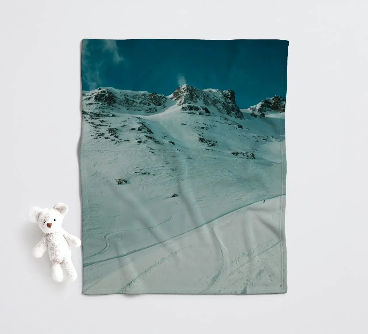 Clouds and Snow coperta in pile da Sebastian Hilgetag