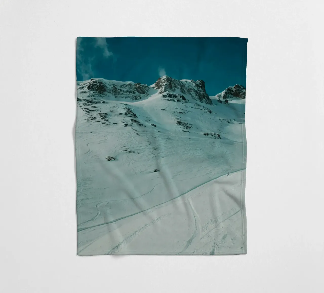 Clouds and Snow coperta in pile da Sebastian Hilgetag