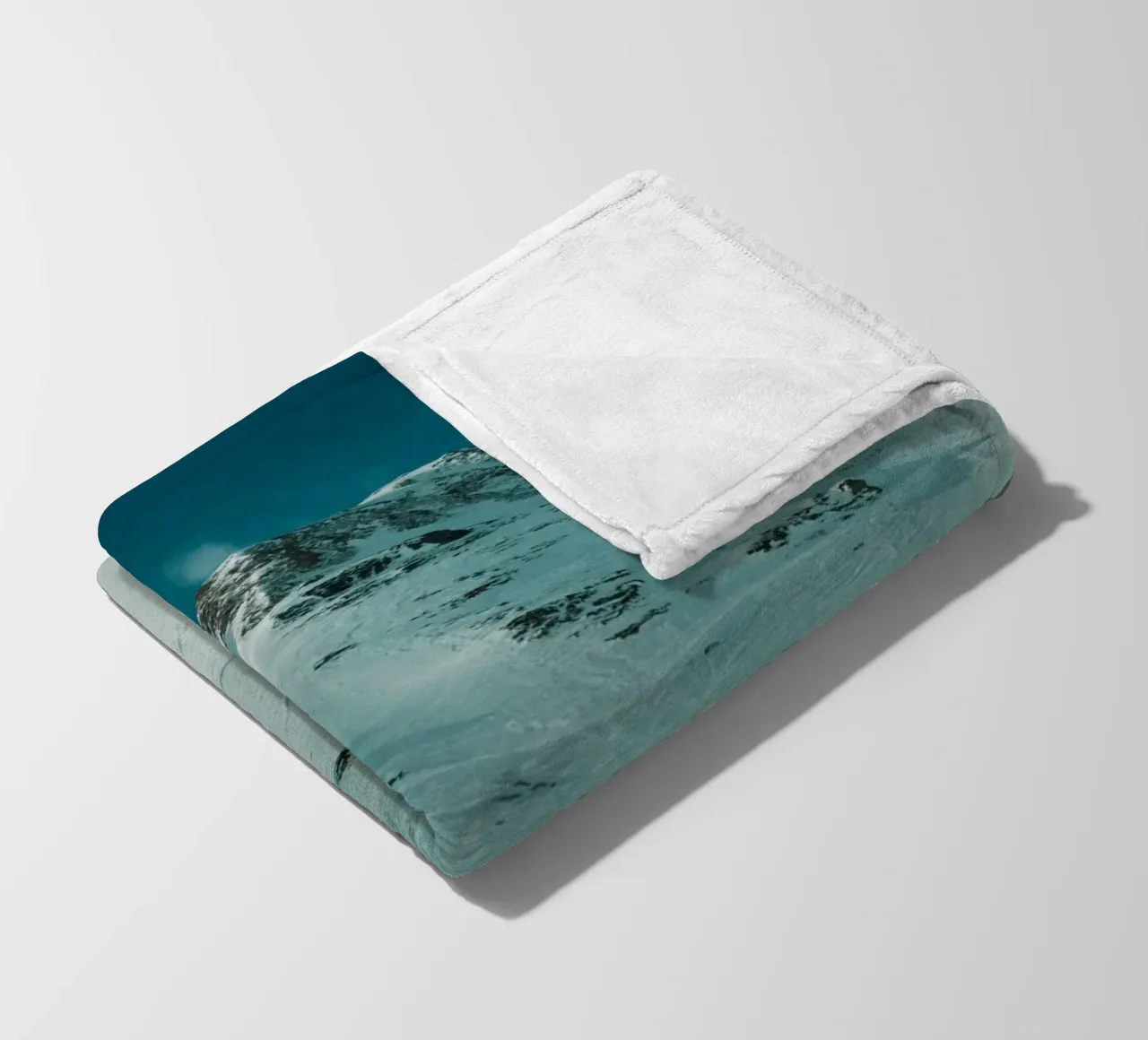 Clouds and Snow coperta in pile da Sebastian Hilgetag