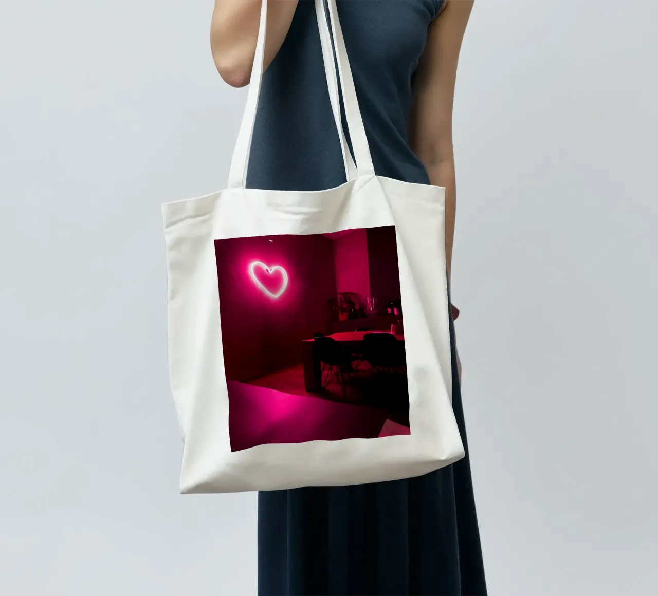Love is everywhere borsa in juta da Sebastian Hilgetag