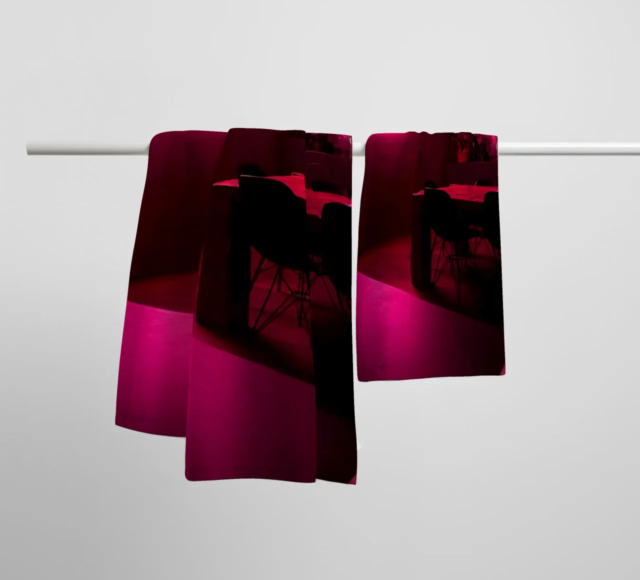 Love is everywhere asciugamano da bagno da Sebastian Hilgetag