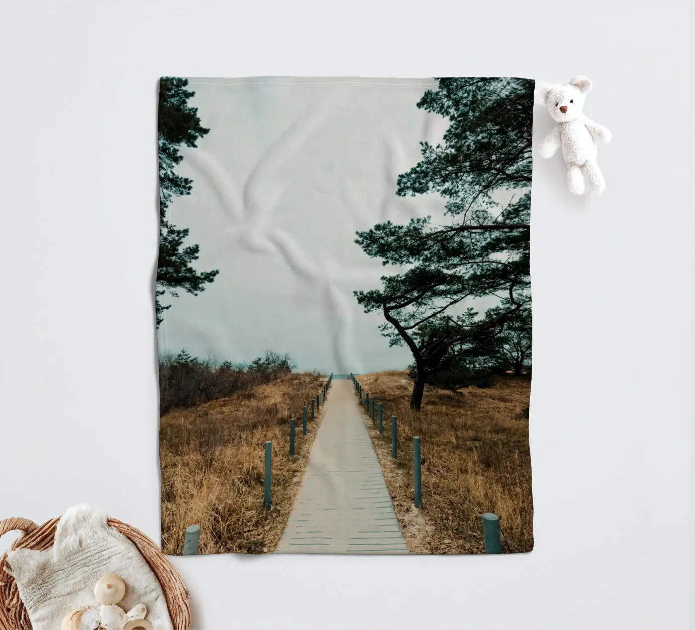 Secluded Beach Path 02 Fleecedecke von Sebastian Hilgetag