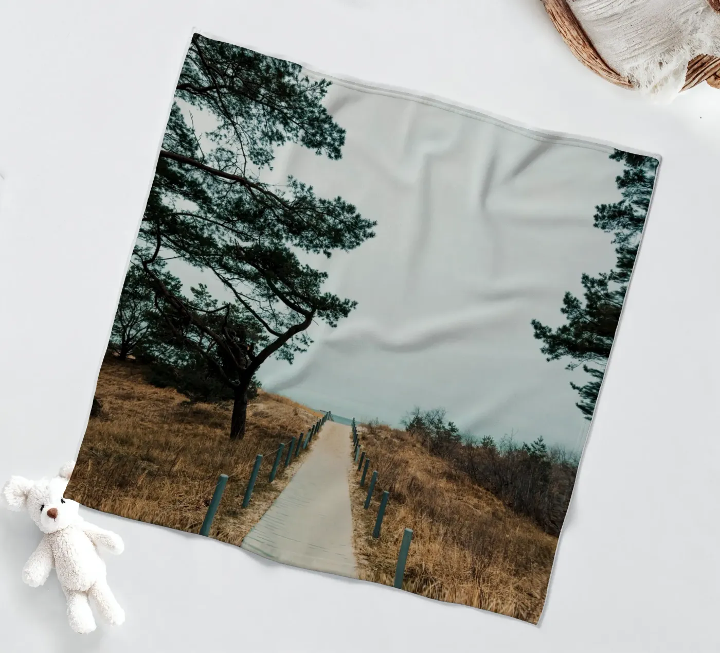 Secluded Beach Path 02 Fleecedecke von Sebastian Hilgetag