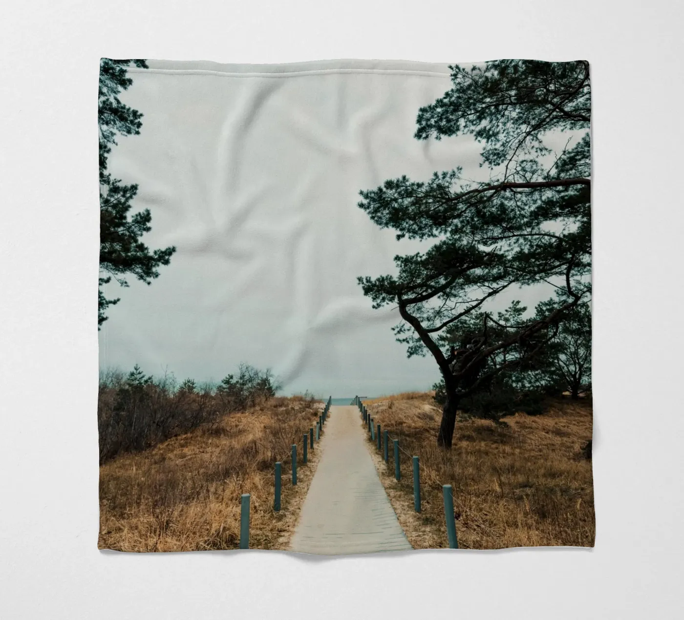 Secluded Beach Path 02 Fleecedecke von Sebastian Hilgetag
