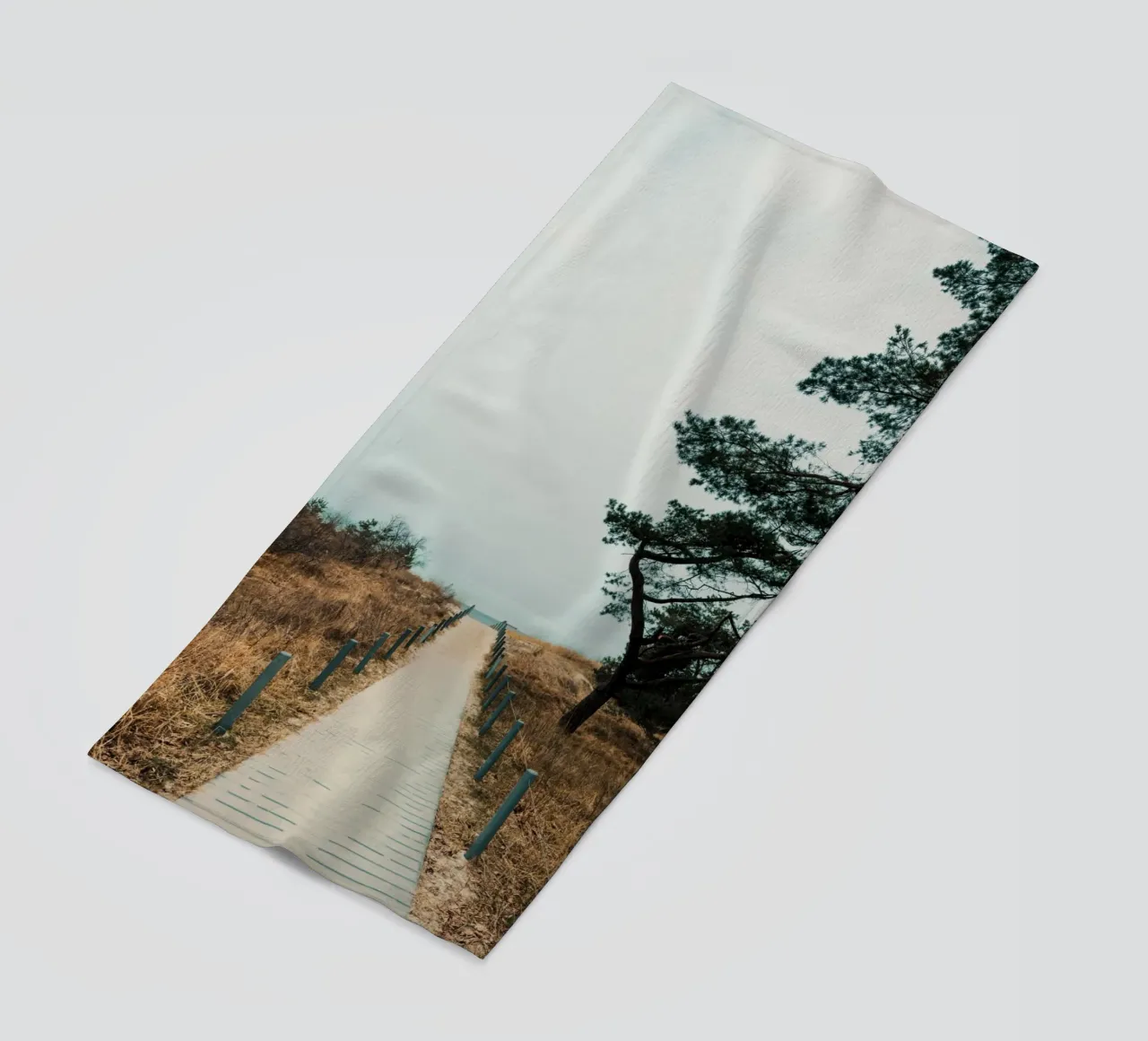 Secluded Beach Path 02 Strandtuch von Sebastian Hilgetag