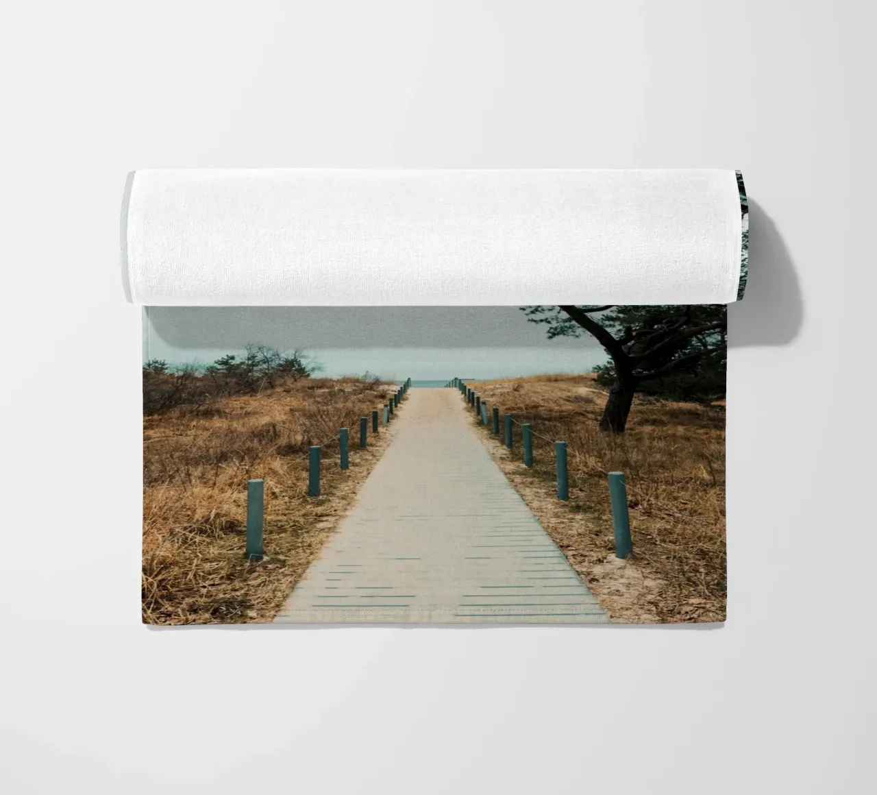 Secluded Beach Path 02 Strandtuch von Sebastian Hilgetag