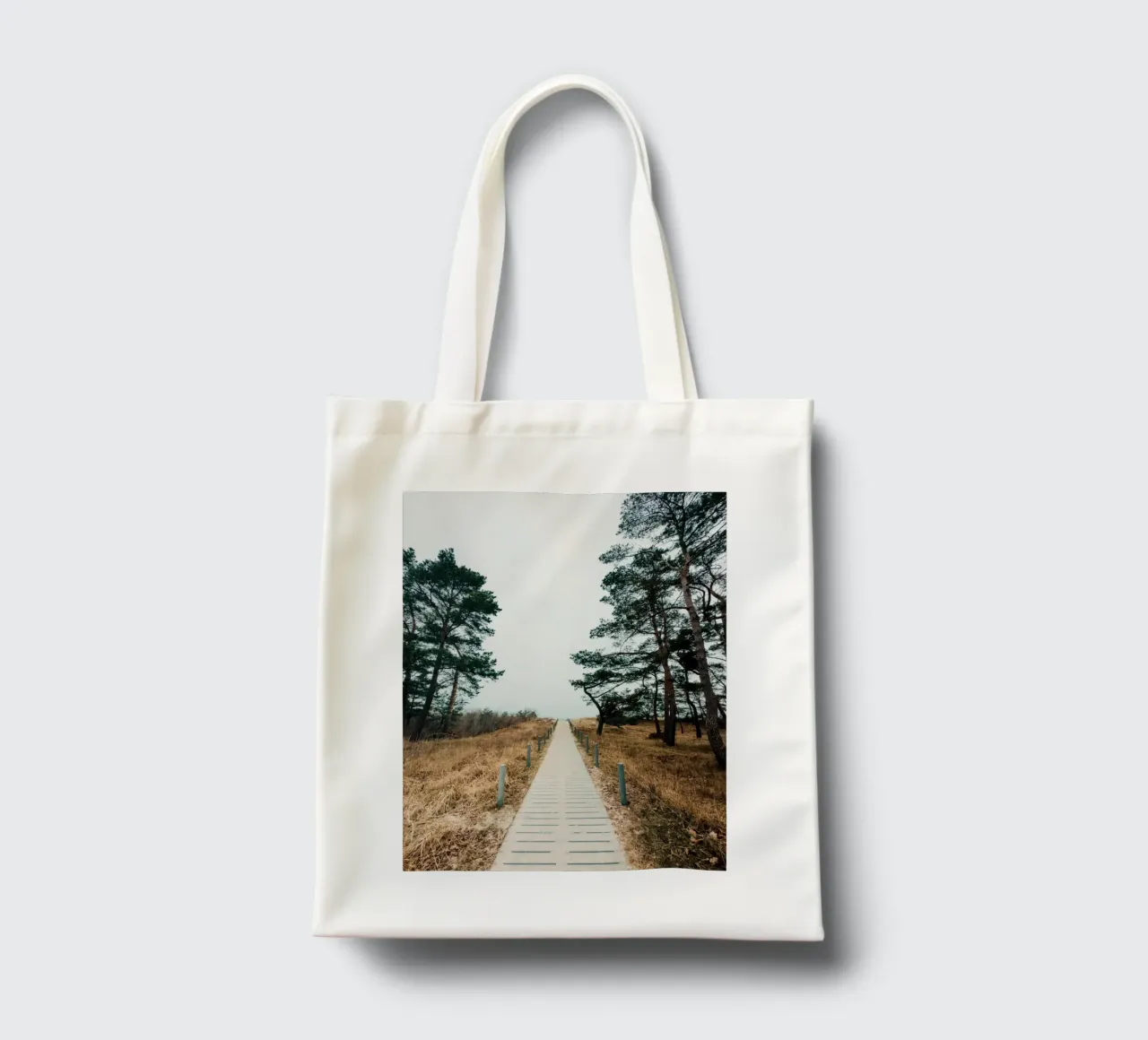 Secluded Beach Path borsa in juta da Sebastian Hilgetag