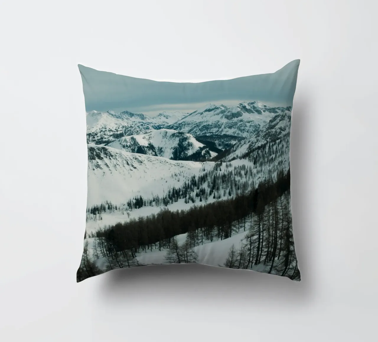 Snowy Alps cuscino da Sebastian Hilgetag