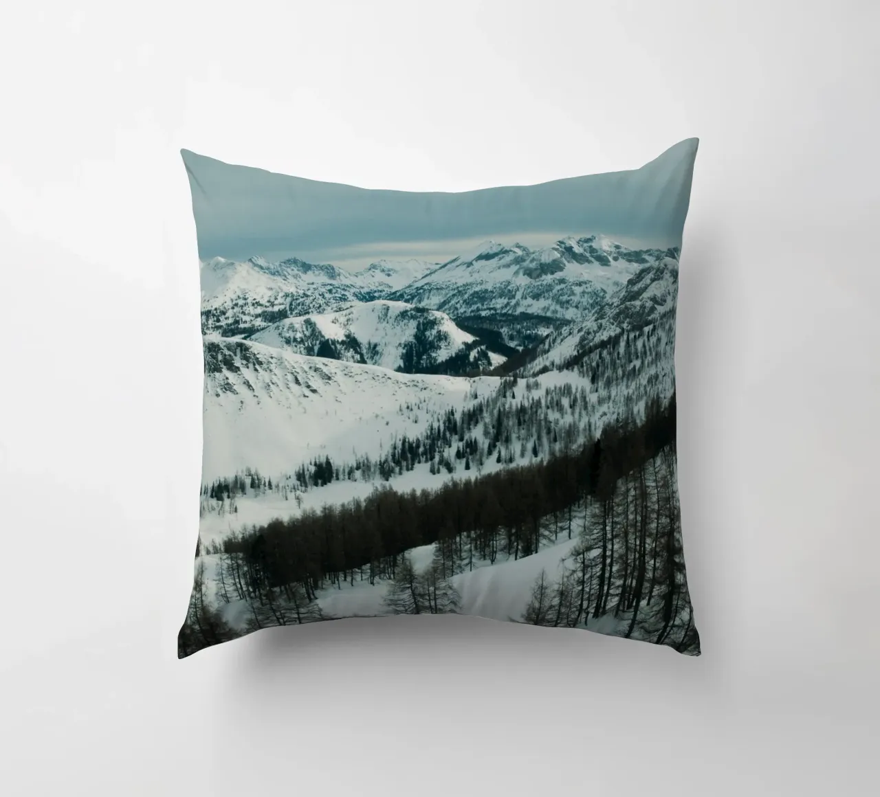 Snowy Alps cuscino da Sebastian Hilgetag
