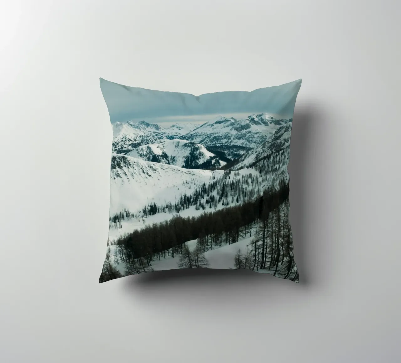Snowy Alps cuscino da Sebastian Hilgetag