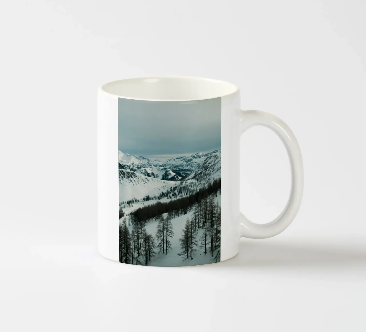 Snowy Alps tazza in ceramica da Sebastian Hilgetag