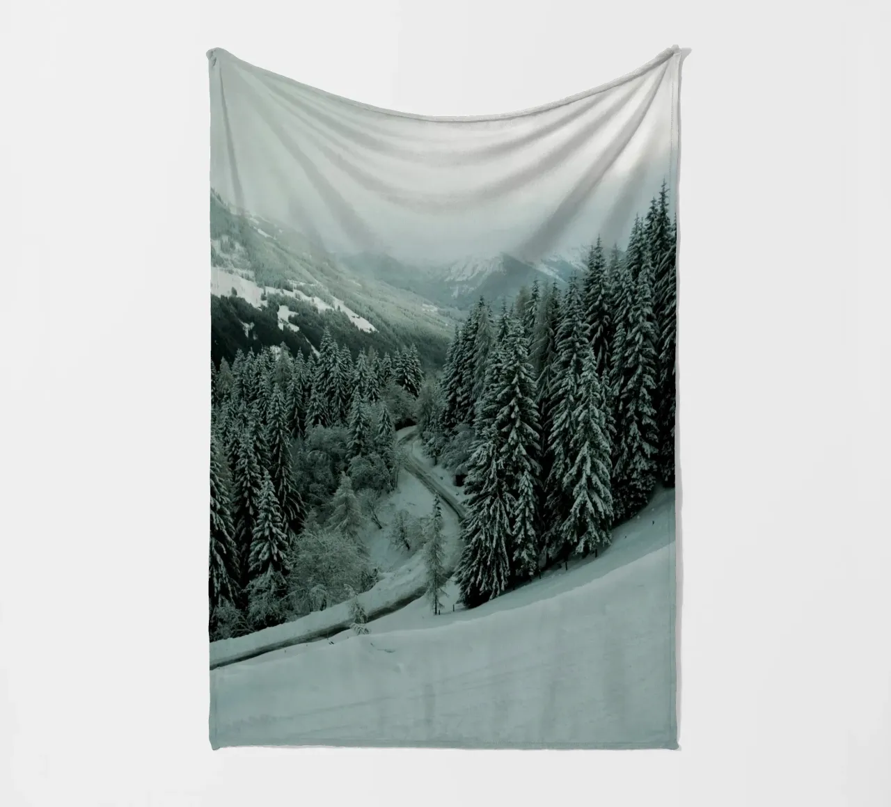 The Path through Winter coperta in pile da Sebastian Hilgetag