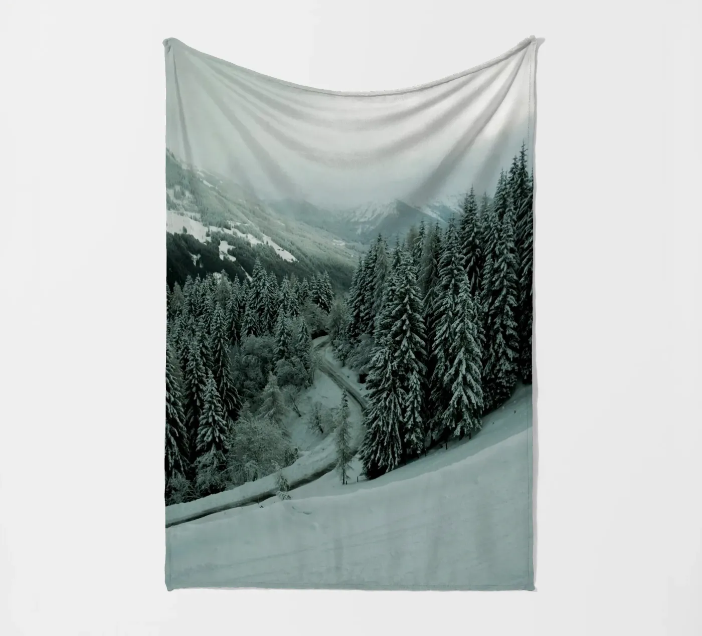 The Path through Winter Fleecedecke von Sebastian Hilgetag