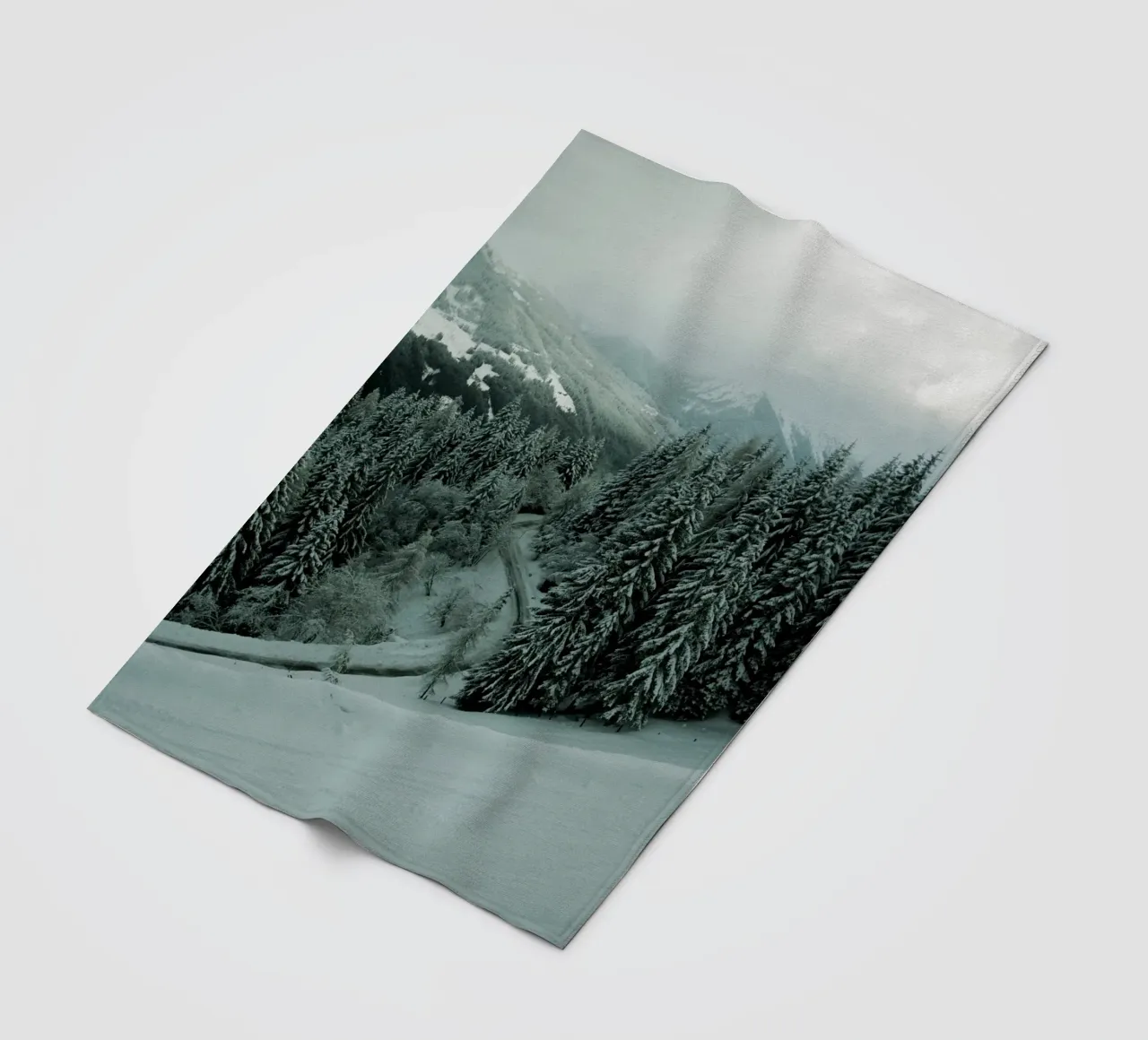 The Path through Winter coperta in pile da Sebastian Hilgetag