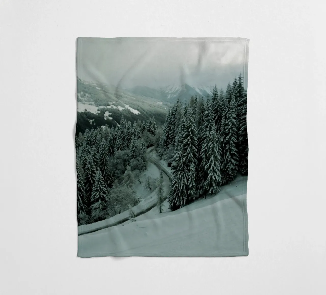 The Path through Winter coperta in pile da Sebastian Hilgetag