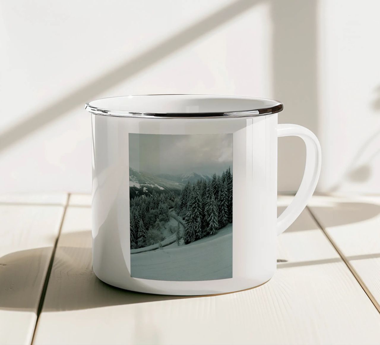The Path through Winter tazza in smalto da Sebastian Hilgetag