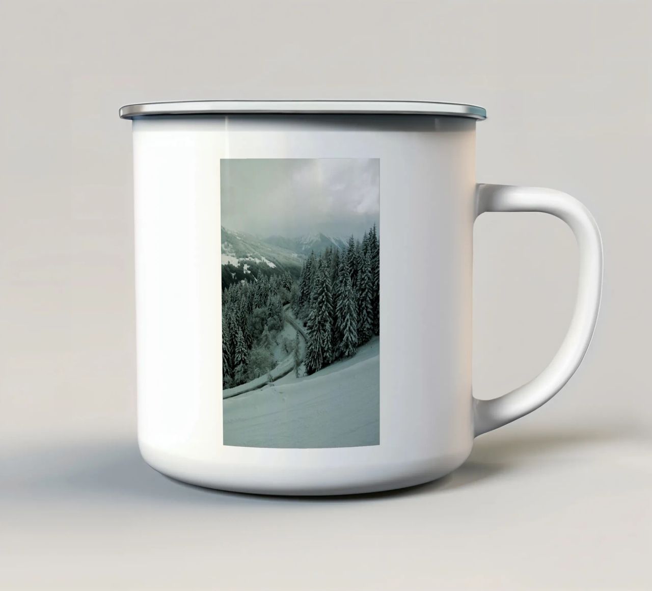The Path through Winter tazza in smalto da Sebastian Hilgetag