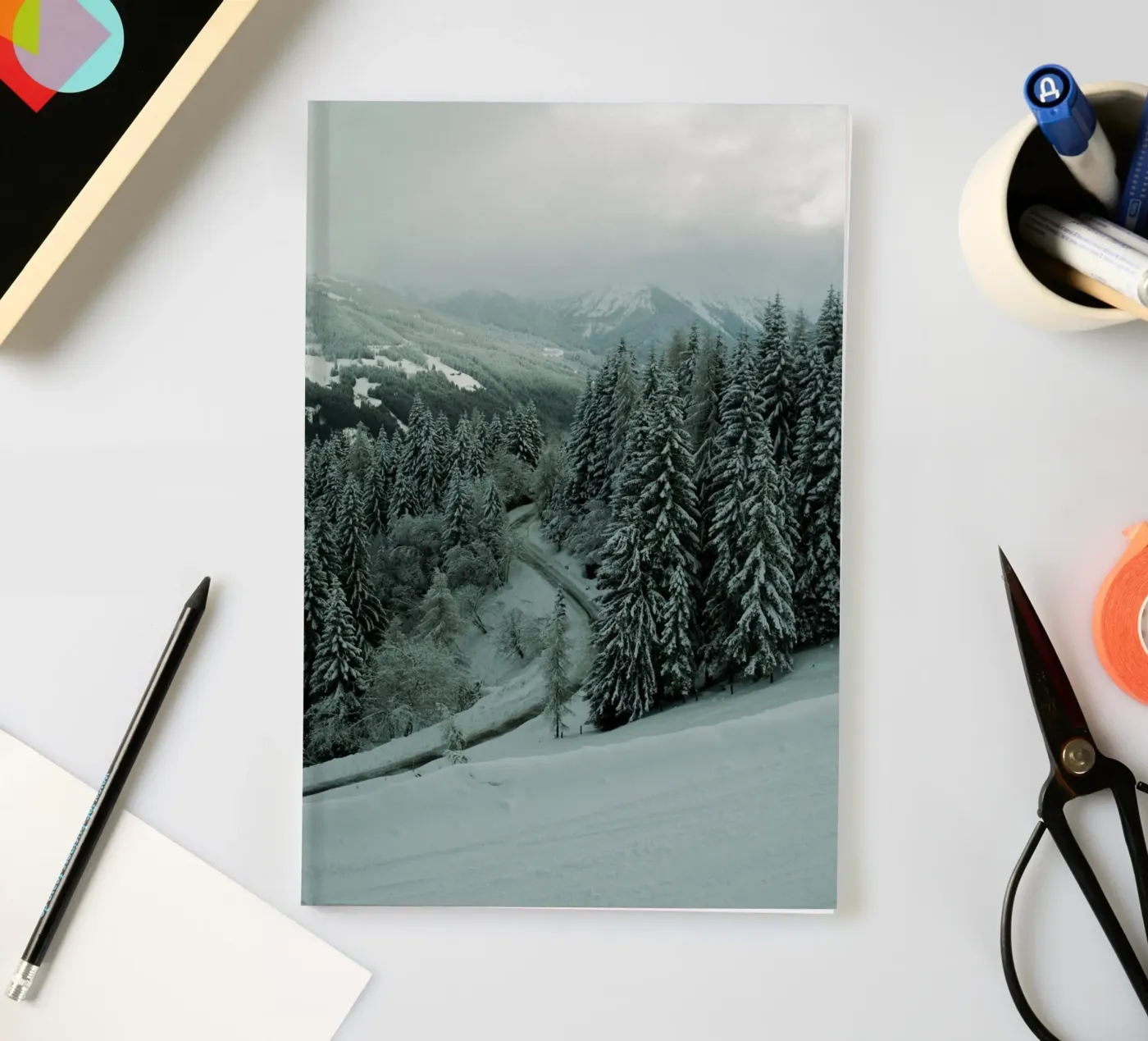 The Path through Winter Notizbuch von Sebastian Hilgetag