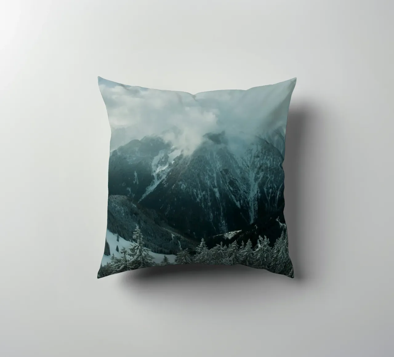 The Cloud and the Mountain cuscino da Sebastian Hilgetag