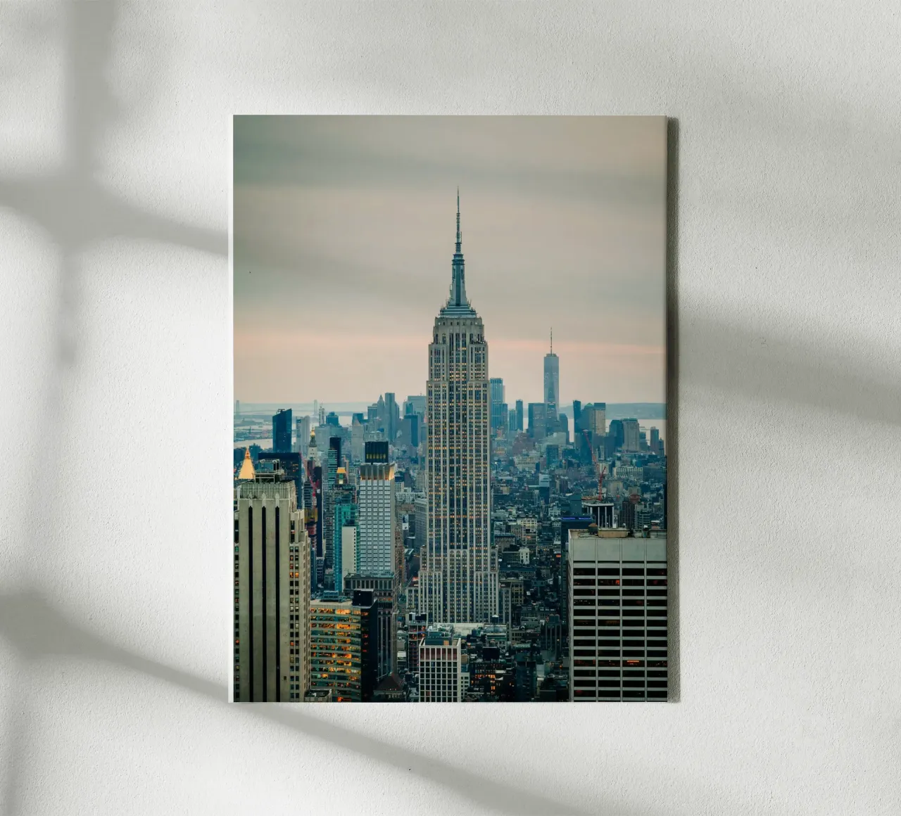 New York City - Empire State Building, Blick über Manhattan canvas met Baklijst van Bold and Retro