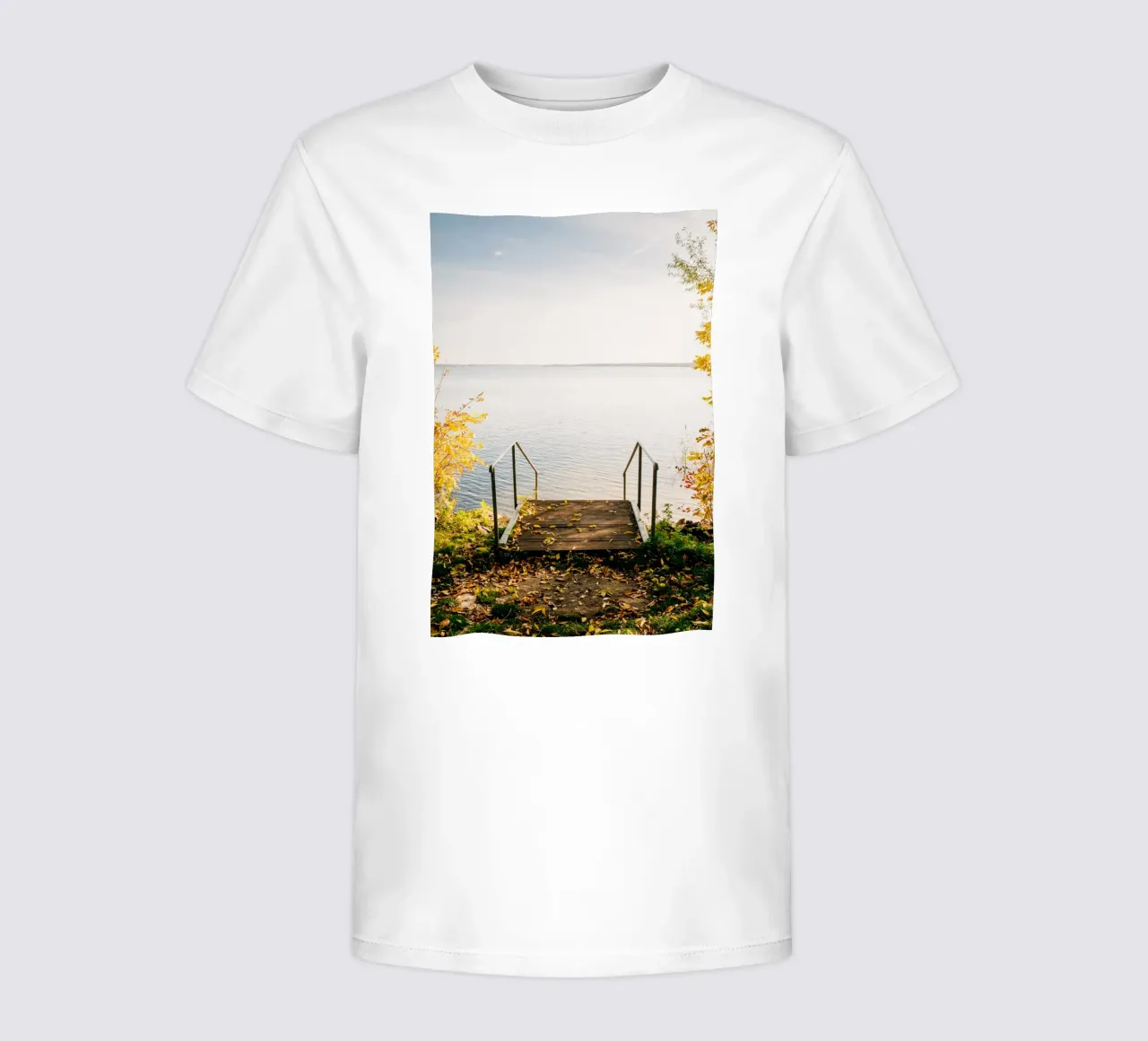 Autunno dorato sul lago di Senftenberg - foglie d'autunno + sole t-shirt bambini da Bold and Retro