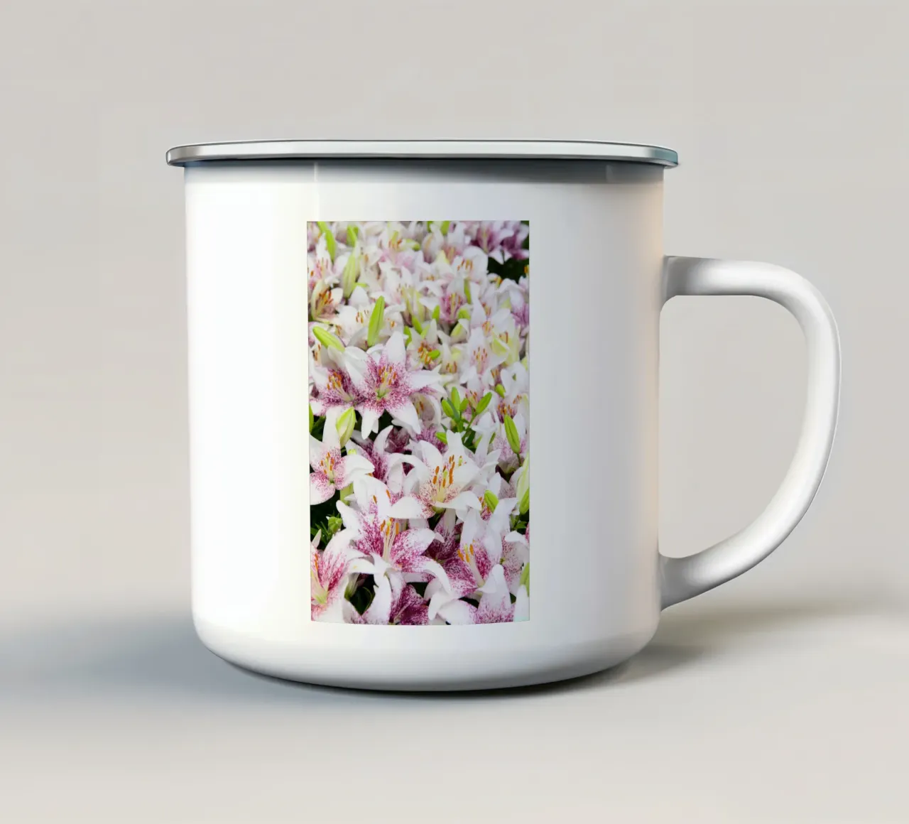 Gigli incantevoli tazza in smalto da Curious Collections by Marielle Leenders