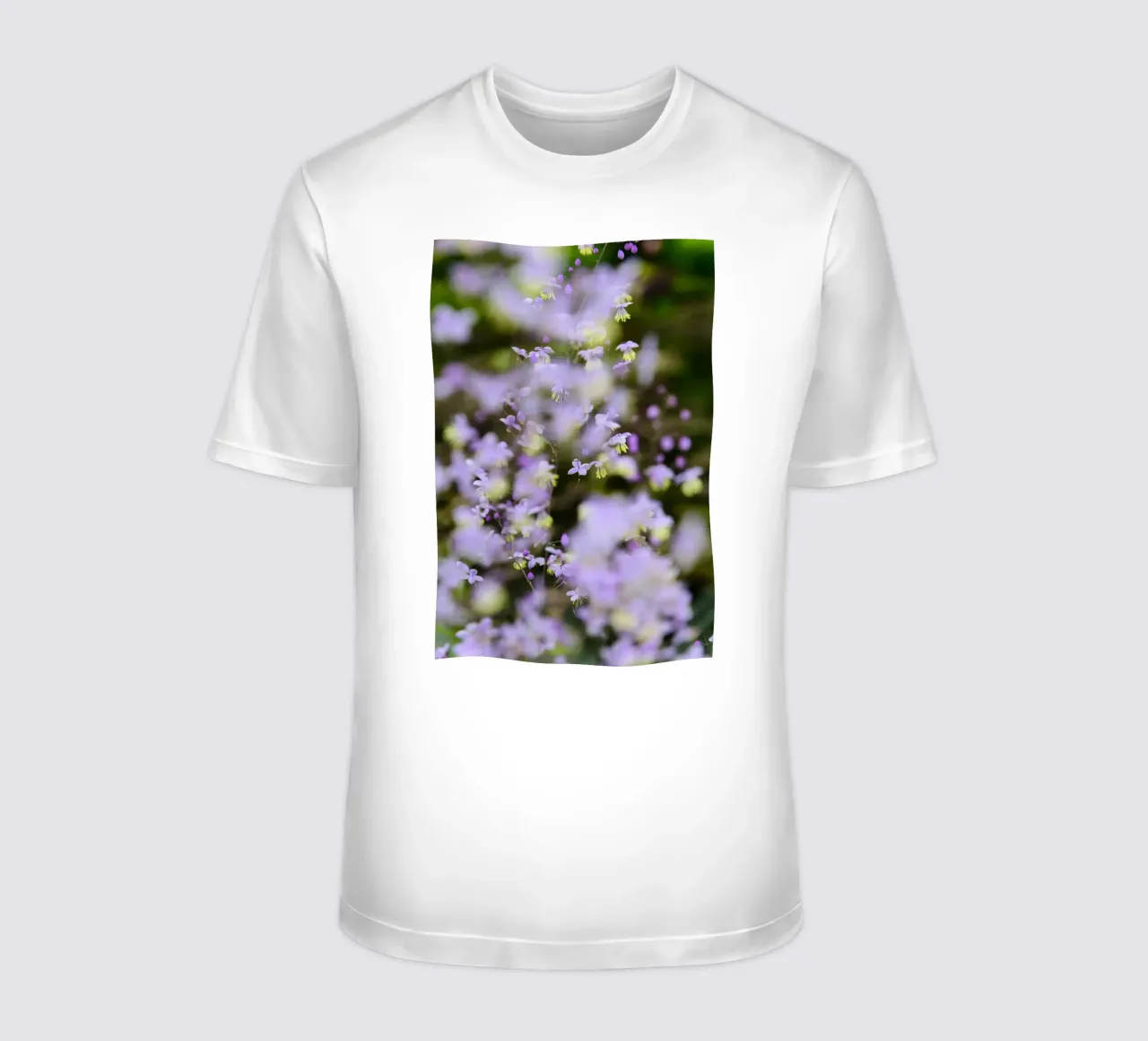 Incantevoli fiori viola selvatici t-shirt da Curious Collections by Marielle Leenders