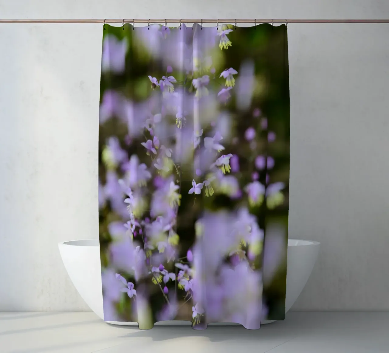 Incantevoli fiori viola selvatici tenda da doccia da Curious Collections by Marielle Leenders