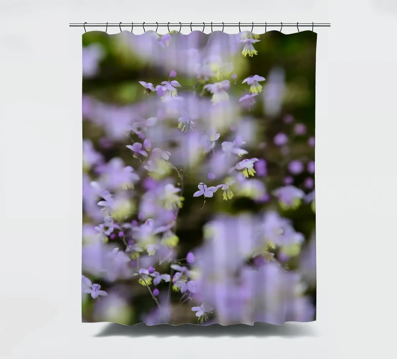 Incantevoli fiori viola selvatici tenda da doccia da Curious Collections by Marielle Leenders
