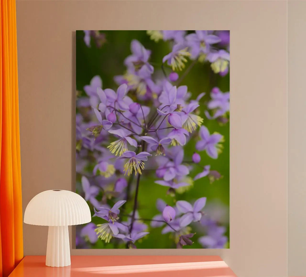 Incantevoli fiori viola selvatici plexiglass da Curious Collections by Marielle Leenders